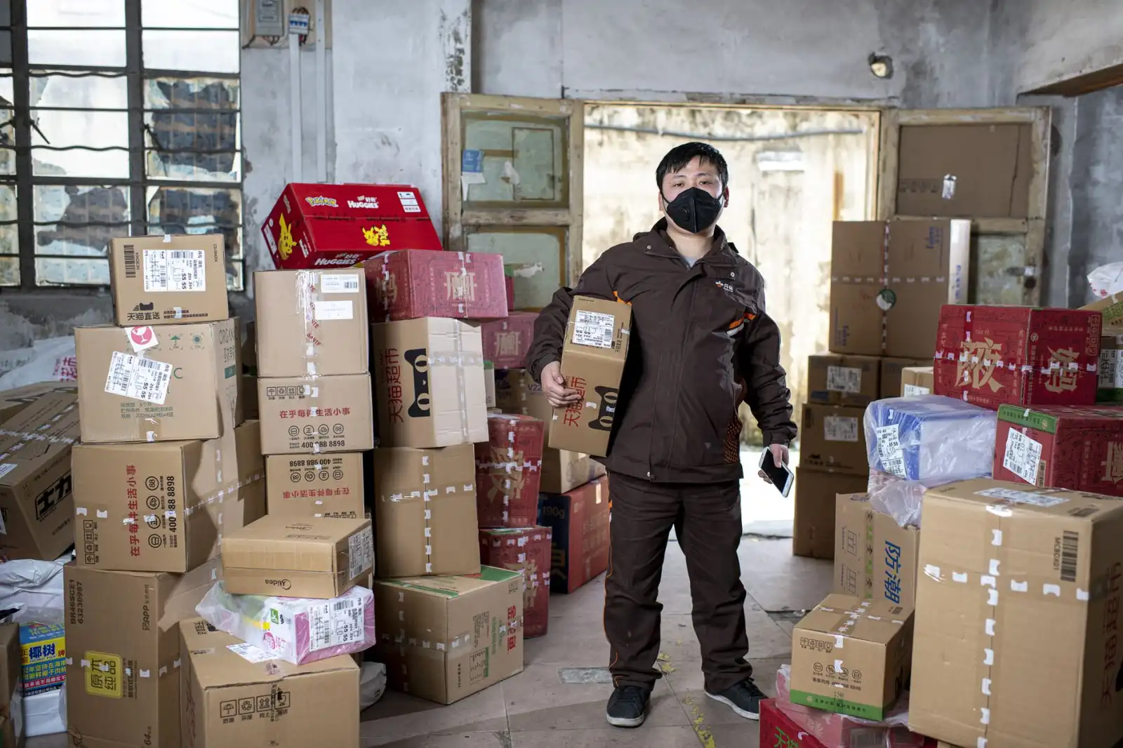 企业画册印刷中铜版纸与哑粉纸的工艺差异与选型建议