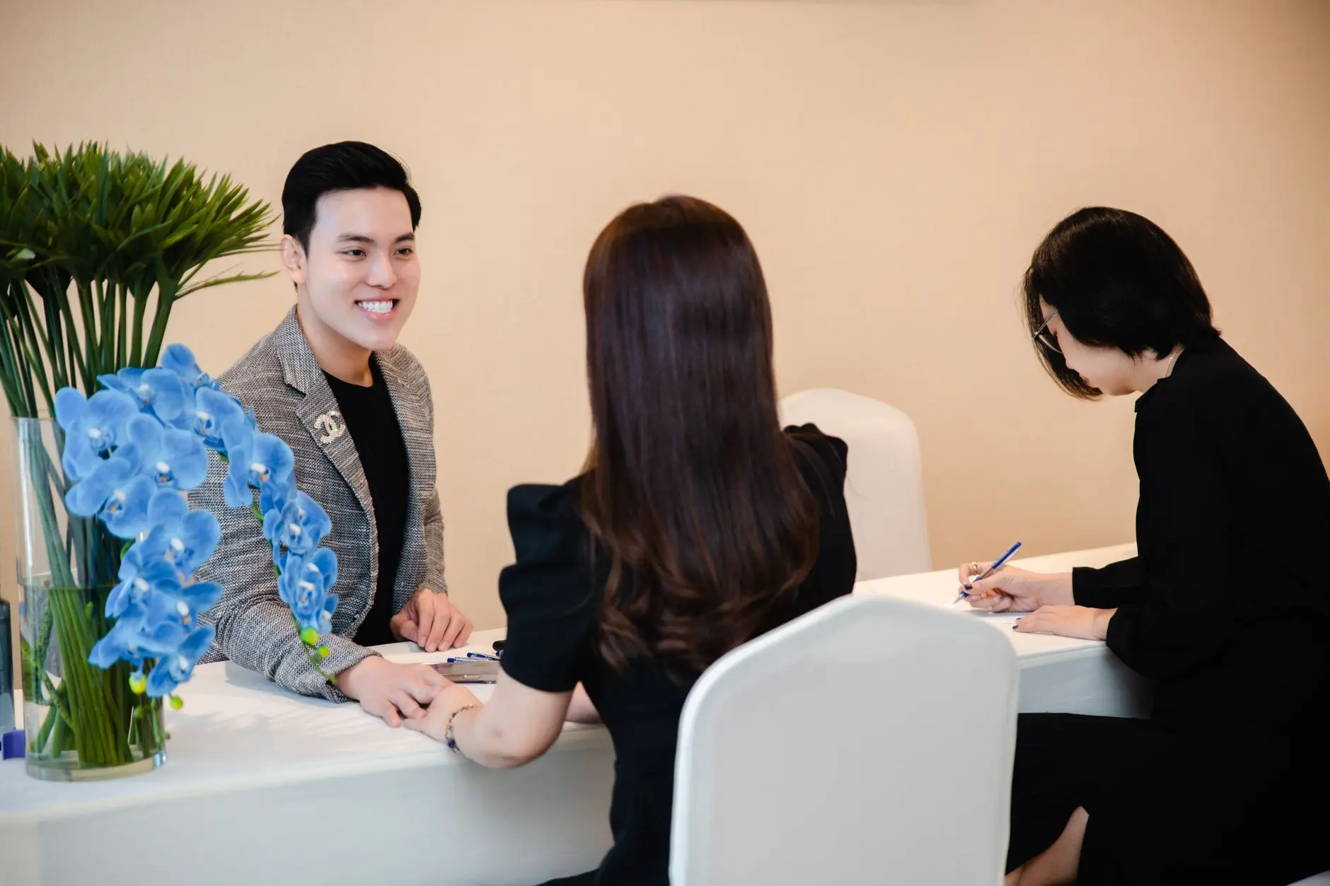 企业画册印刷工艺选择指南：从纸张到后道工序的全面解析