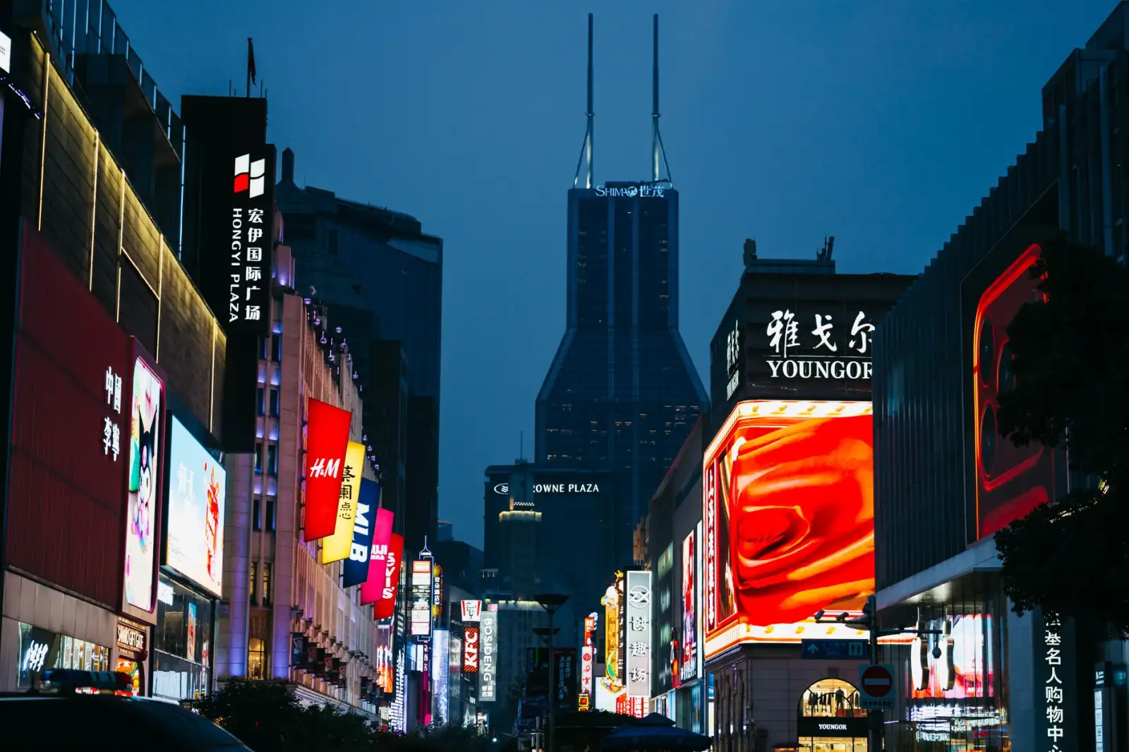 名片制作与宣传单页印刷的工艺对比：企业商务印刷品选型指南