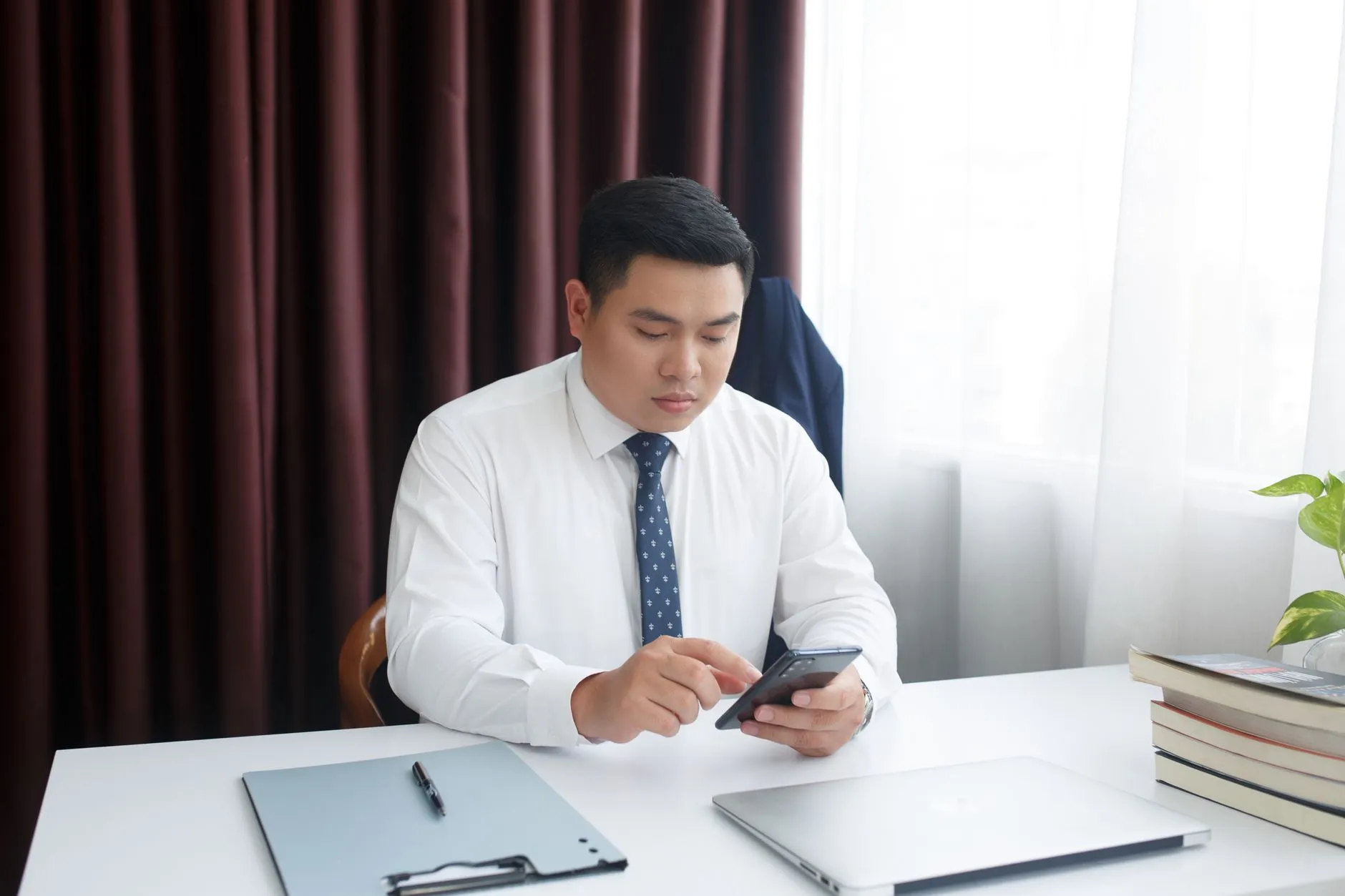 上海企业画册印刷设计指南:从纸张选择到工艺落地的关键要点